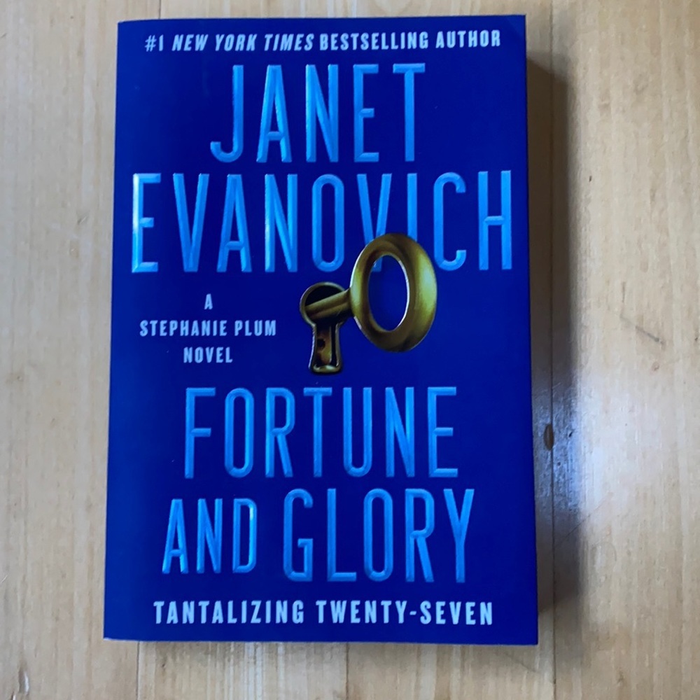 JANET EVANOVICH Paperback Book